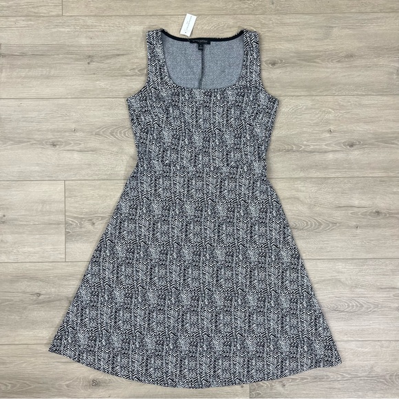 Banana Republic Small A-line Dress Business Casual Black White Geometric - Picture 1 of 8